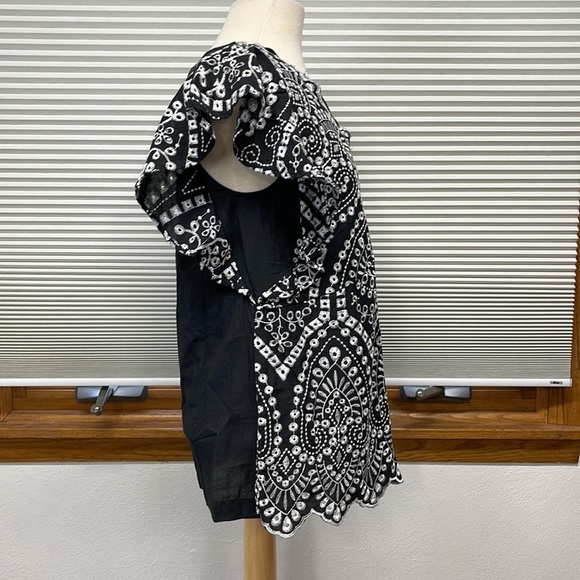 Laundry by Shelli Segal Black White Embroidered Eyelet Flutter Sleeve Top - Picture 4 of 8